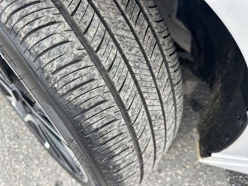 Used 2025 Nissan Sentra SR w/ SR Premium Package image 32