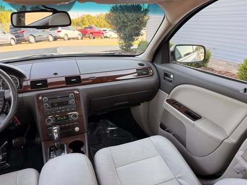 Used 2008 Ford Taurus SEL FWD image 22