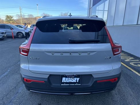 Certified 2025 Volvo XC40 B5 Ultra w/ Protection Package Premier image 16