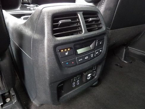 Used 2022 Honda Pilot Touring image 17