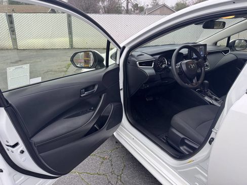 Used 2022 Toyota Corolla LE image 9