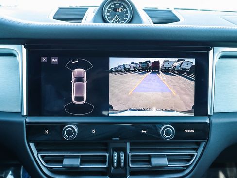 Used 2023 Porsche Macan Turbo image 25