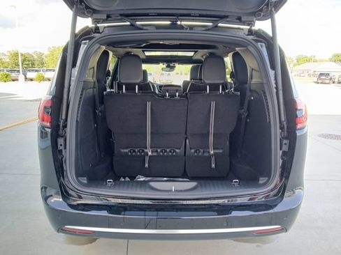 New 2027 Chrysler Pacifica Limited AWD/4WD image 23