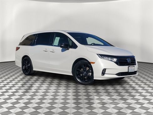 Certified 2023 Honda Odyssey Sport image 2