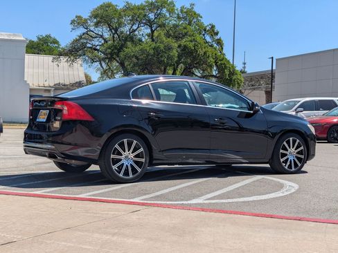 Used 2017 Volvo S60 T5 Inscription image 3