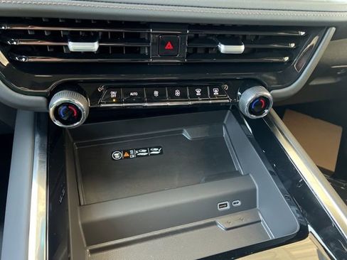 New 2025 Chevrolet Suburban High Country image 33