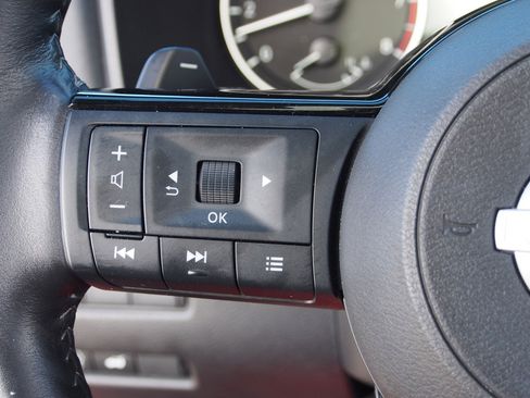 Used 2023 Nissan Rogue SL image 22