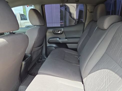 Used 2019 Toyota Tacoma TRD Off-Road AWD/4WD image 11