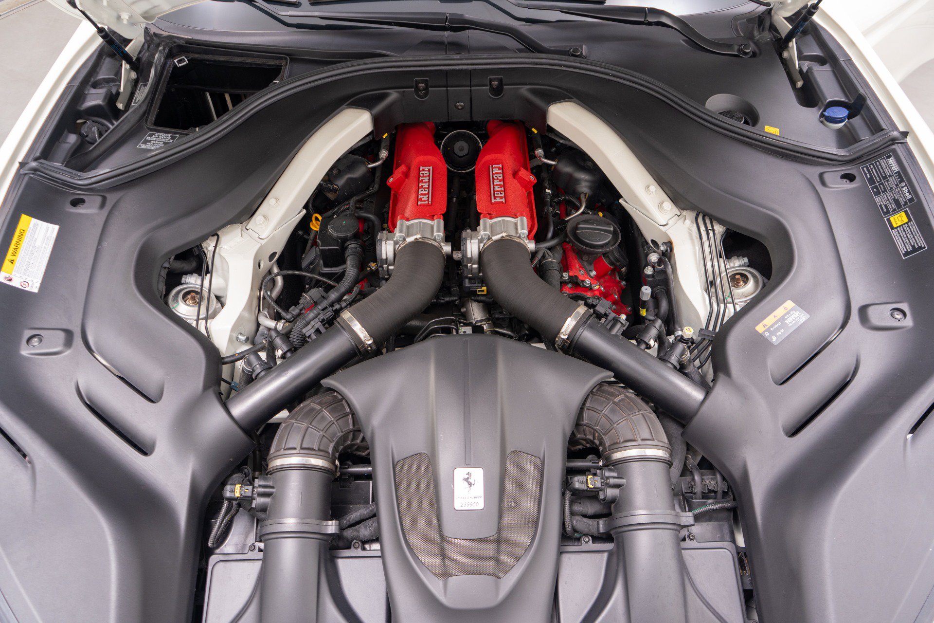 Used 2019 Ferrari Portofino RWD image 12