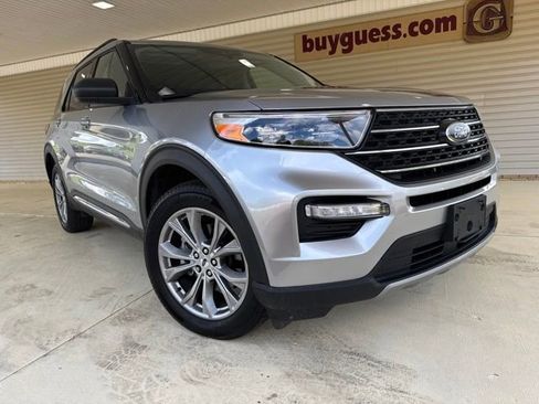 Used 2024 Ford Explorer XLT AWD/4WD image 2