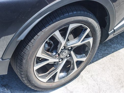 Used 2021 Toyota C-HR XLE FWD image 16