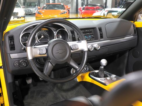 Used 2005 Chevrolet SSR w/ Preferred Equipment Group image 72