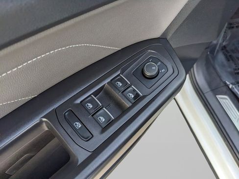 Certified 2023 Volkswagen Atlas SE image 18