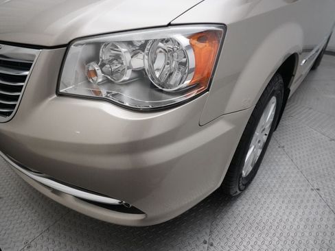 Used 2014 Chrysler Town & Country Touring w/ Driver Convenience Group FWD image 24