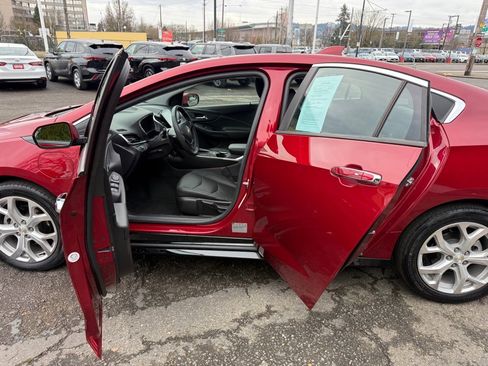 Used 2018 Chevrolet Volt Premier w/ Driver Confidence Package image 18