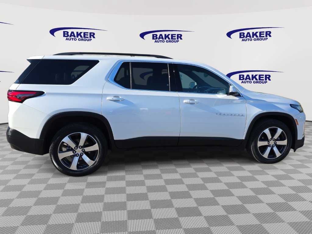 Used 2023 Chevrolet Traverse LT w/ LT Premium Package AWD/4WD image 4