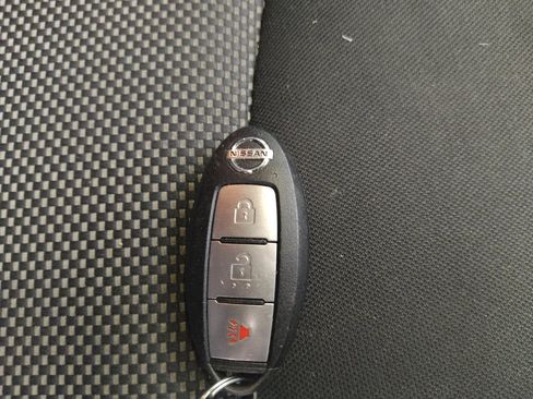 Used 2020 Nissan Pathfinder S AWD/4WD image 32