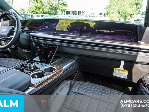 Used 2026 Cadillac Escalade ESV Platinum Sport w/ LPO, ONYX Package AWD/4WD image 29