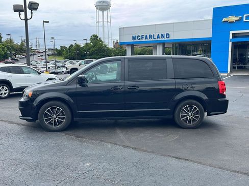 Used 2017 Dodge Grand Caravan GT FWD image 2