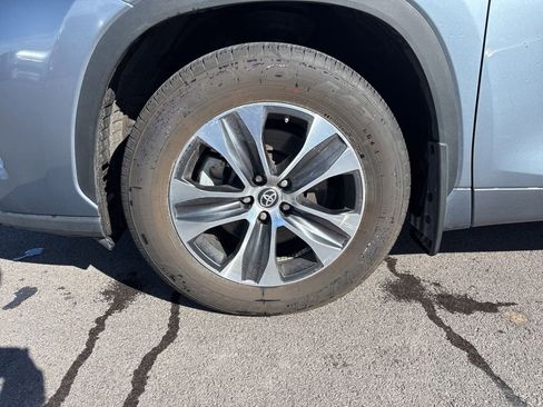 Used 2024 Toyota Highlander XLE image 9