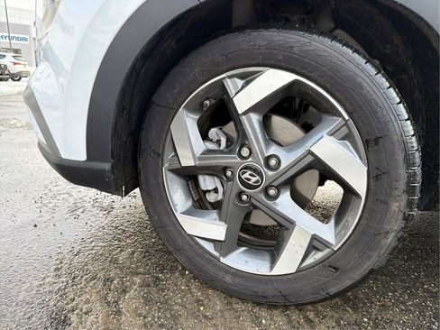 Certified 2025 Hyundai Venue Limited image 24