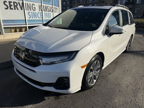 New 2026 Honda Odyssey Touring image 11