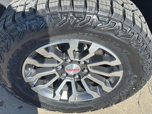 Certified 2022 GMC Sierra 1500 AT4 w/ AT4 Premium Package image 11