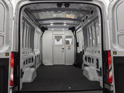 Used 2022 Ford E-Transit Medium Roof image 14