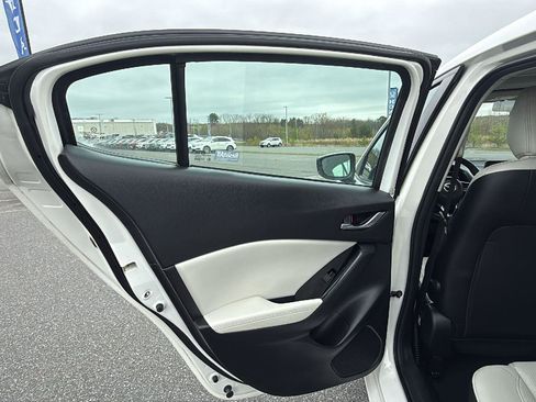 Used 2018 MAZDA MAZDA3 Grand Touring FWD image 21