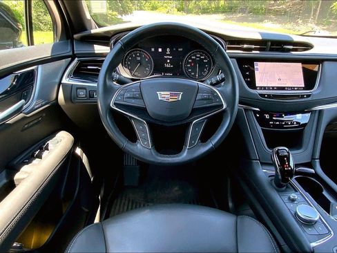 Certified 2025 Cadillac XT5 Premium Luxury w/ Technology Package AWD/4WD image 5