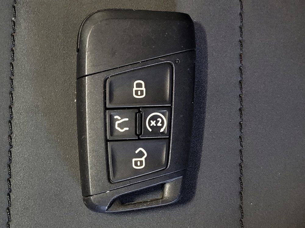 Used 2023 Volkswagen Taos SE FWD image 32