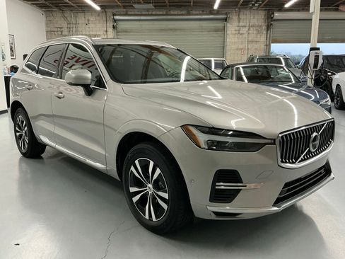 Used 2022 Volvo XC60 T8 Inscription Expression image 3