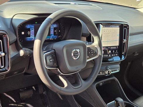 Used 2023 Volvo XC40 B5 Core w/ Convenience Package AWD/4WD image 23
