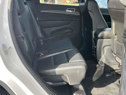 Used 2022 Jeep Grand Cherokee Limited image 23