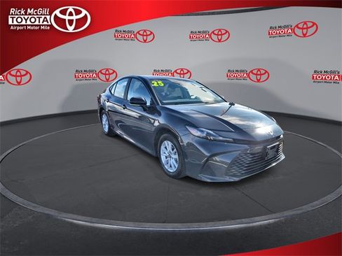 Used 2025 Toyota Camry LE image 2