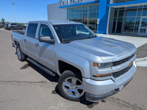 Used 2018 Chevrolet Silverado 1500 Custom w/ Custom Value Package AWD/4WD image 4