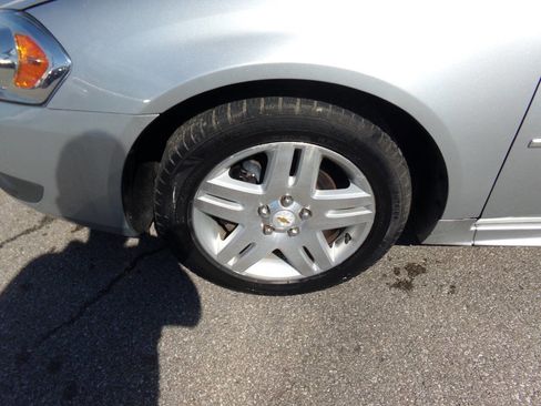 Used 2011 Chevrolet Impala LT w/ Luxury Edition Package image 32