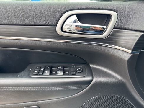 Used 2020 Jeep Grand Cherokee Limited image 19