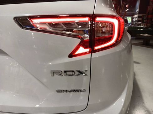 Used 2025 Acura RDX SH-AWD image 11