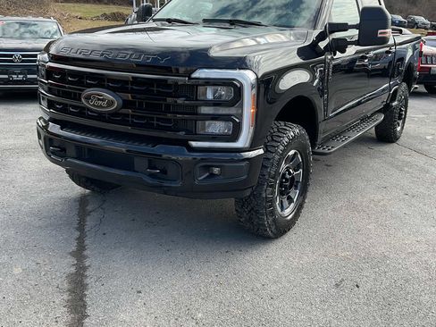 Used 2024 Ford F250 XLT w/ Black Appearance Package image 2