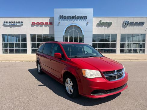 Used 2012 Dodge Grand Caravan SXT FWD image 1