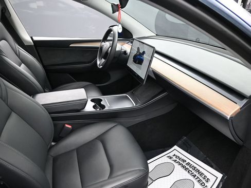 Used 2023 Tesla Model Y Long Range AWD/4WD image 23