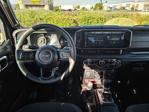 Used 2025 Jeep Wrangler Unlimited Rubicon 4xe w/ Convenience Group AWD/4WD image 23