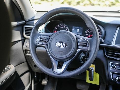 Used 2018 Kia Optima LX FWD image 15
