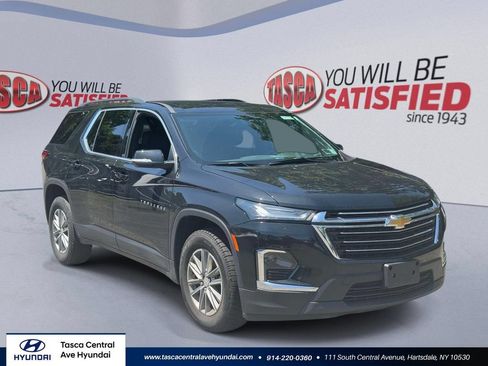 Used 2024 Chevrolet Traverse LT FWD image 1