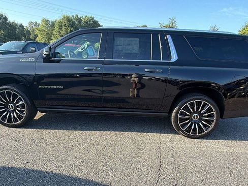 New 2026 Chevrolet Suburban High Country AWD/4WD image 13