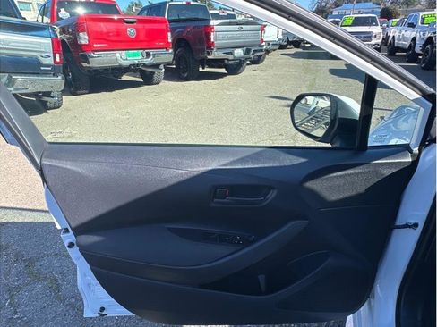 Used 2024 Toyota Corolla LE image 15