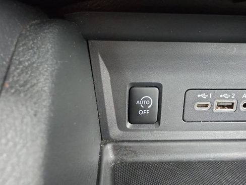 Used 2025 Nissan Sentra SR FWD image 9