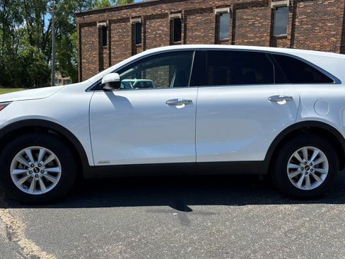 Used 2020 Kia Sorento AWD V6 image 5
