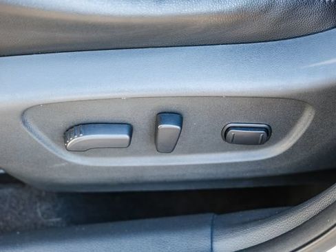 Used 2018 Nissan Rogue SL FWD image 25